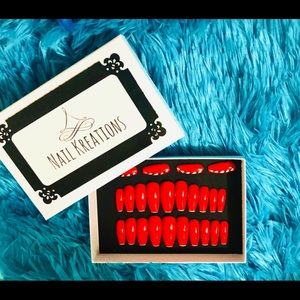Press on Nails Set of 24 Red White Tip Baller…